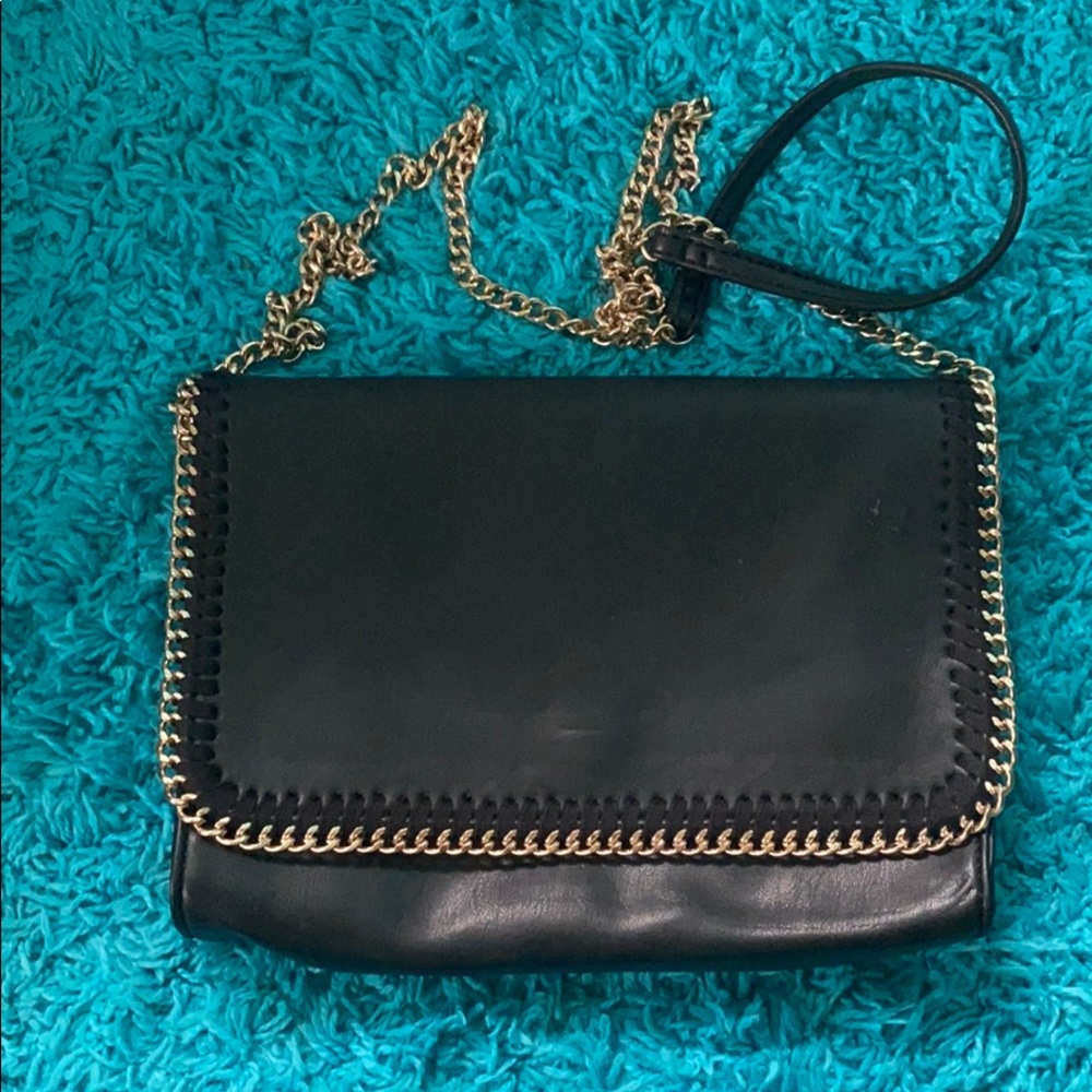 Chain crossbody